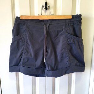 LULULEMON Size 4 Dark Gray Cuffed Drawstring Shorts